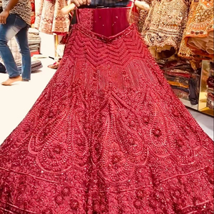 Lehenga choli ผ้า georgette สีแดงแบบดั้งเดิมที่มีลำดับโซ่สำหรับงานแต่งงานงานปาร์ตี้ - Product Image 1