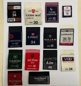 Étiquettes personnalisées de vêtements tissés/étiquettes personnalisées Étiquettes de marque de vêtement Ces étiquettes de vêtements tissées de haute qualité - Product Image 4