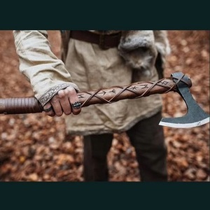 Hacha Vikinga Hecha a Mano de Acero al Carbono con Mango de Madera, Hacha con Pelo, Supervivencia al Aire Libre, Cabeza de Hacha de Acero de Damasco con Alto Contenido de Carbono - Product Image 4