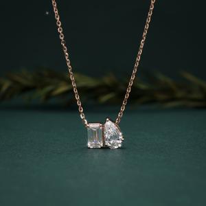 Collier pendentif en or rose 14 carats avec diamant de laboratoire taille émeraude de 2,00 carats, tendance, pour fiançailles, mariage, léger, luxueux, quotidien - Product Image 1