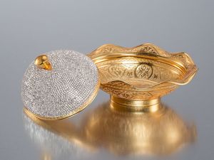 Premium quality metal chocolate <b>bowl</b> for gifting filled with handmade chocolates on birthdays weddings or corporate occasions - Product Image 5