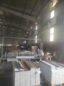 การออกแบบกระเบื้องก้างปลาพื้นผิวไม้กันน้ำได้ตามต้องการจากผู้จัดจำหน่ายในเวียดนาม - Product Image 3