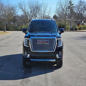 GMC Yukon XL SLT 1 2021 Propre et Abordable - Product Image 1