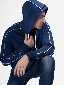 Veste athlétique légère à capuche pour hommes avec capuche et cordon de serrage contrastés et poches latérales de couleur bleue - Product Image 3