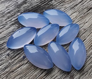 Vente en gros de calcédoine lavande naturelle certifiée IGI, cabochon en forme de marquise à dos plat, pierres précieuses en vrac calibrées Lavira Brésil - Product Image 1