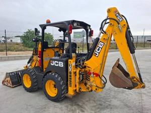 Chargeur compact JCB 1CX d'occasion propre, chargeur de tracteur, chargeur de 2 tonnes, pelle rétrocaveuse avec moteur et boîte de vitesses Caterpillar à vendre - Product Image 4