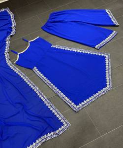 Exquisito vestido de fiesta de seda con elegante trabajo de perlas y motivos geométricos Top Dupatta y conjunto de pantalón Lino Salwar - Product Image 2