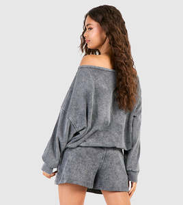 Sudadera Extra Grande de Primera Calidad con Lavado Ácido, Detalles de Parches Desgastados, Corte Recto y Corto para Mujer, Hecha en Pakistán - Product Image 2