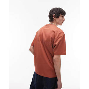 Camiseta bordada con logotipo personalizado para hombre hecha de tela de algodón suave, camiseta bordada de verano para hombre con peso ligero - Product Image 3