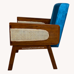 Sillón de madera de teca de estilo moderno de mediados de siglo con cojín de terciopelo azul y paneles de ratán tejidos a mano para uso en interiores de hoteles. - Product Image 4