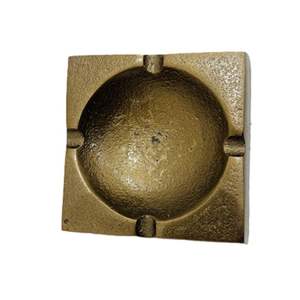 Venta de fábrica industrial Cenicero de aluminio Acabado en oro antiguo Nuevo estilo Chapado en oro y pulido natural Forma cuadrada - Product Image 2