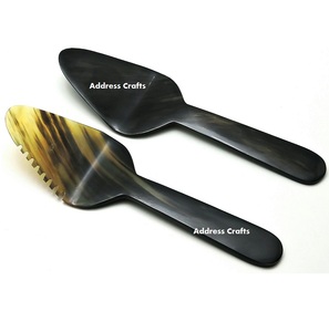 Serveur à salade en corne de buffle pure de conception médiévale cuillère et fourchette accessoires de cuisine et articles de vaisselle par adresse artisanat - Product Image 5