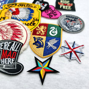 Patchs brodés en chenille tissée écologiques, motifs de lettres de l'alphabet anglais pour chapeaux hauts de forme, pour hommes/femmes - Couleurs et tailles personnalisées - Product Image 1