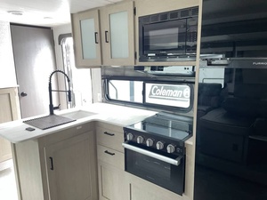 รถบ้านสำหรับตั้งแคมป์มือสอง ปี 2024 รุ่น Foorest River Wildwood X-Lite 273QBXLX - Product Image 6