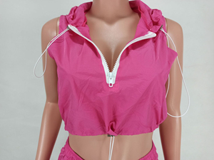Conjunto corto cortavientos con capucha personalizado de fabricante OEM para mujer, chándal corto informal de nailon de dos piezas para mujer 2024 - Product Image 6