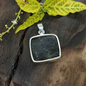 Nit Knight 925 Plata Bohemia Diseñador Colgante Cuarzo Sqauraish Forma Indian Charm Suministro a granel - Product Image 3