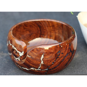 Grand bol en fil de bois élégant fait à la main Lichtenberg Figure Design pour les amateurs d'artisanat et le tricot - Product Image 1
