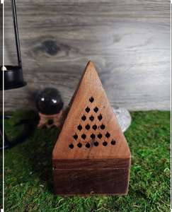 Brûleur d'encens en bois poli artisanal et écologique avec forme géométrique par Crescent Crafts - Product Image 4