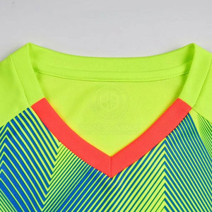 Chemise de sport de qualité durable avec des coutures solides et une tenue élégante, fabriquée avec un tissu de qualité supérieure et une finition propre - Product Image 3