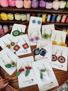 Boucles d'oreilles pendantes faites main en coton au crochet, motif carré Granny, micro-crochet - Product Image 5