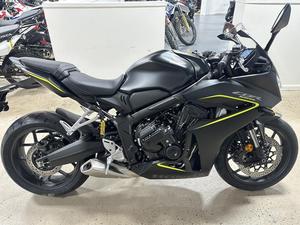 Motos CBR650R 2026 à Embrayage Électronique Entièrement Disponibles et en Stock - Product Image 4