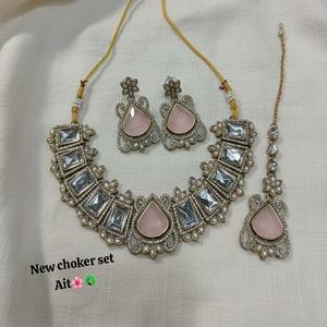 Super Quality Traditional Kundan Antique <b>Gold</b> Plated Necklace <b>Set</b> with Earrings & Maang Tikka for Engagement Anniversary Wedding - Product Image 1