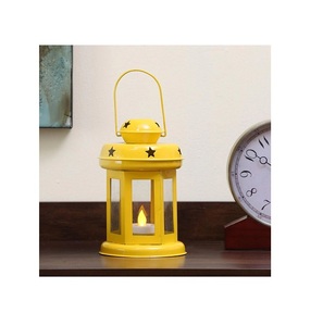 Mini linterna chapada en color amarillo puro de una sola pieza con diseño y material extra premium a muy buen precio - Product Image 1