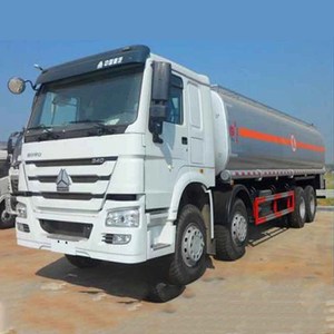 Camión Cisterna Móvil Sino Howo 8x4 371 HP con Volante a la Derecha, Tanque de Aluminio Nuevo de 105m³/108m³, Tracción 6x4, EXW desde China - Product Image 1