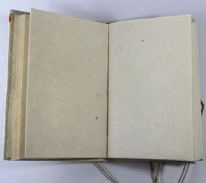 Carnet à couverture souple, fabriqué à la main dans le style antique Bahi-Khata, avec une ficelle en jute pour se l'enrouler autour comme fermeture. - Product Image 4