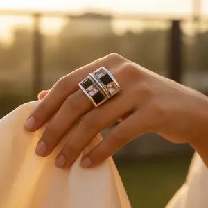 Anillo de Moda Chapado en Oro Rosa con Circonita Cúbica para Mujer - Diseño Moderno - Product Image 3