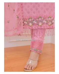 Diseñador indio Wear Pakistani Schiffli Cutwork con traje de manga bordada y pantalón a juego con conjunto de Organza Dupatta. - Product Image 6