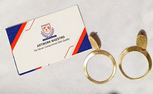 Boucle d'oreille en laiton à texture martelée, légère et de style bohème - ARTWORK MAESTRO - Product Image 2