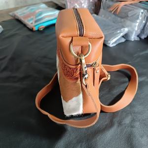 Fabricant de stock prêt cuir de vachette gaufré à fleurs en cuir véritable sac à bandoulière fourre-tout sac à main usiné bohème Style occidental gland - Product Image 3