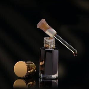 Huy Phat Huile de bois d'oud de haute qualité Huile essentielle anti-âge en vrac avec bois d'agar Améliorer la créativité Fourniture OEM - Product Image 6