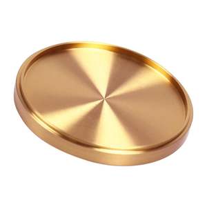 Ensemble traditionnel de dessous de verre en métal cuivré martelé au style intemporel pour les tables élégantes de café, de thé et de cocktail - Product Image 2