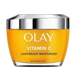 Loción Humectante Blanqueadora con Vitamina C y E de Olay con Aceite de Oliva y Aceite Esencial, Ligera para el Cuerpo, para Todo Tipo de Piel, 1.7 oz - Product Image 1