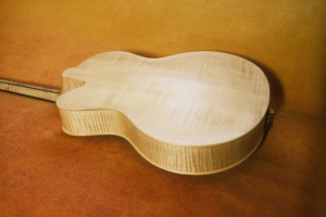 Guitare électrique <span class=keywords><strong>jazz</strong></span> artisanale Yunzhi YZ-19NYL 17 pouces, 6 cordes, corps creux sculpté, style <span class=keywords><strong>violon</strong></span>, table en épicéa, manche en érable, ébène - Product Image 3