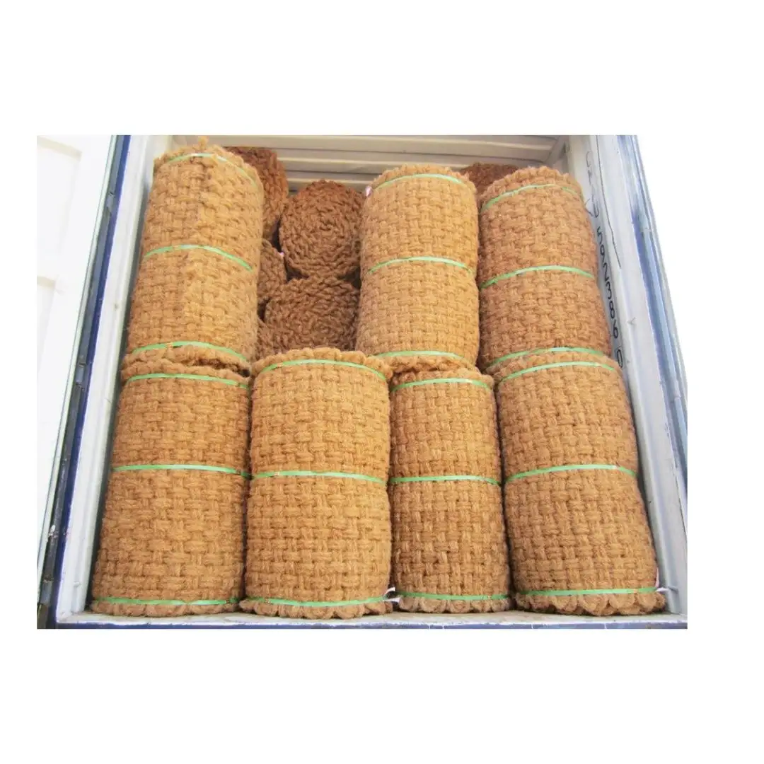 Vente en gros de produits en fibre de coco Taille personnalisée pour l'extérieur Tapis en fibre de coco naturelle Rouleau de noix de coco Tapis en fibre de coco pour la plantation