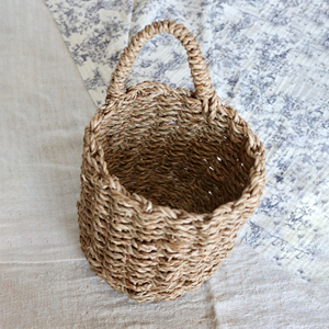 Corbeille tissée en jonc de mer du meilleur fournisseur pour le stockage de l'ail et des oignons paniers muraux en paille à bas prix - Product Image 4