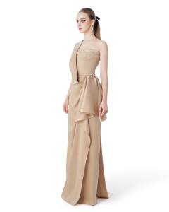 Robe de soirée longue plissée de luxe STREAM, couleur champagne sable, en soie brillante, de la marque locale vietnamienne. - Product Image 3