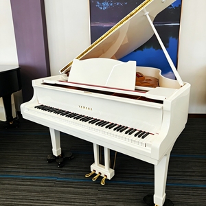 เปียโนแกรนด์ Yamaha G2 สีขาว 88 คีย์ แบบถ่วงน้ำหนัก 3 ระดับ สไตล์คลาสสิก สำหรับมืออาชีพ ติดตั้งบนพื้น พร้อมแผ่นสะท้อนเสียงไม้แท้ - Product Image 2