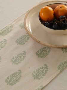 Chemin de table double couche en toile de coton slub premium, imprimé floral, style damassé tissé à pompons, vert, personnalisable pour salle à manger - Product Image 6