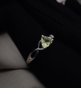 Anillo de Plata de Ley 925 con Cuarzo Limón Corte Trillón, Chapado en Oro, Hecho a Mano, Joyería de Piedras Preciosas de Alta Calidad, Personalizable - Product Image 6