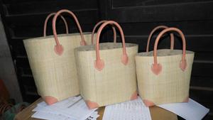 Madagascar Summer Fashion <b>Handbag</b> Zoma Raffia Tote Basket With Leather <b>Handles</b> and Corners Straw Material and Raffia Pocket - Product Image 4