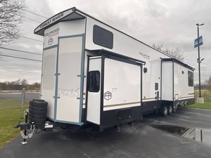 Nouveau 2025 F-o-r-e-s-t R-i-v-e-r Wildwood G-r-a-n-d L-o-d-g-e 42VE-R-A-N-D-A Luxe Personnalisé 4x4 pour Voyages - Product Image 4