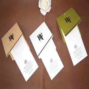 ป้ายแขวนเสื้อผ้าแบบกำหนดเองขายดี พร้อมโลโก้แบรนด์ ทำจากกระดาษคุณภาพสูงสำหรับเสื้อผ้า - Product Image 1