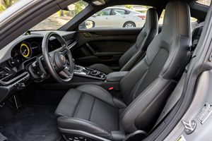 2023 911 Carrera T Coupé, boîte manuelle 7 vitesses, moteur 6 cylindres à carter plat biturbo, couleur argent métallisé GT - Product Image 5