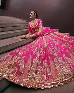 Reine rose Tapeta soie Lehenga avec Figure broderie paillettes Jari travail lourd Cacan toile pour les mariages et les fêtes - Product Image 2