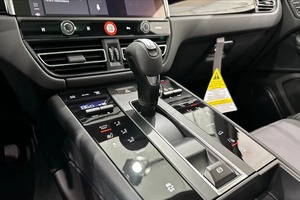 Porsche Macan 2025 Usado en Buenas Condiciones, Certificado y Limpio - Product Image 2