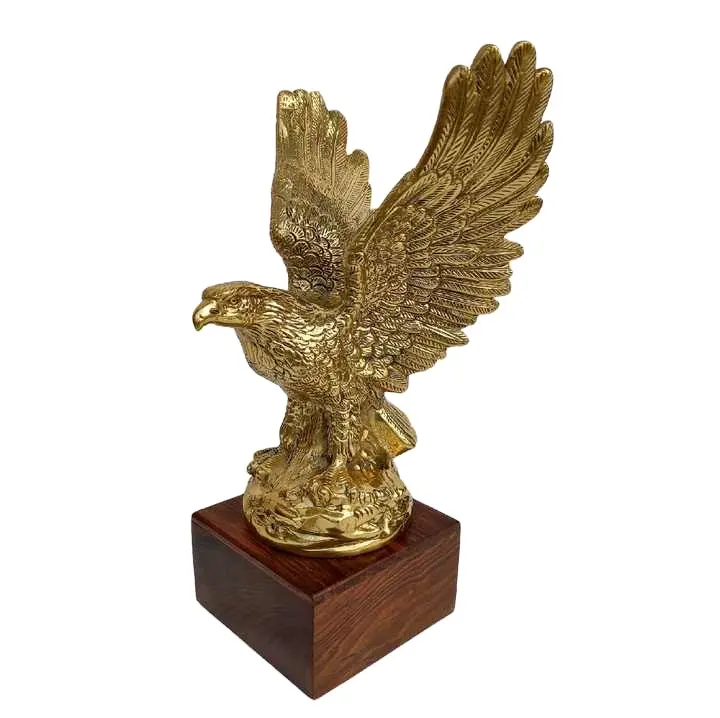 비행 독수리 비행 새 동상 홈 장식 쇼피스 황금 황동 나무 자료 손수 금속 황금 제조 인도